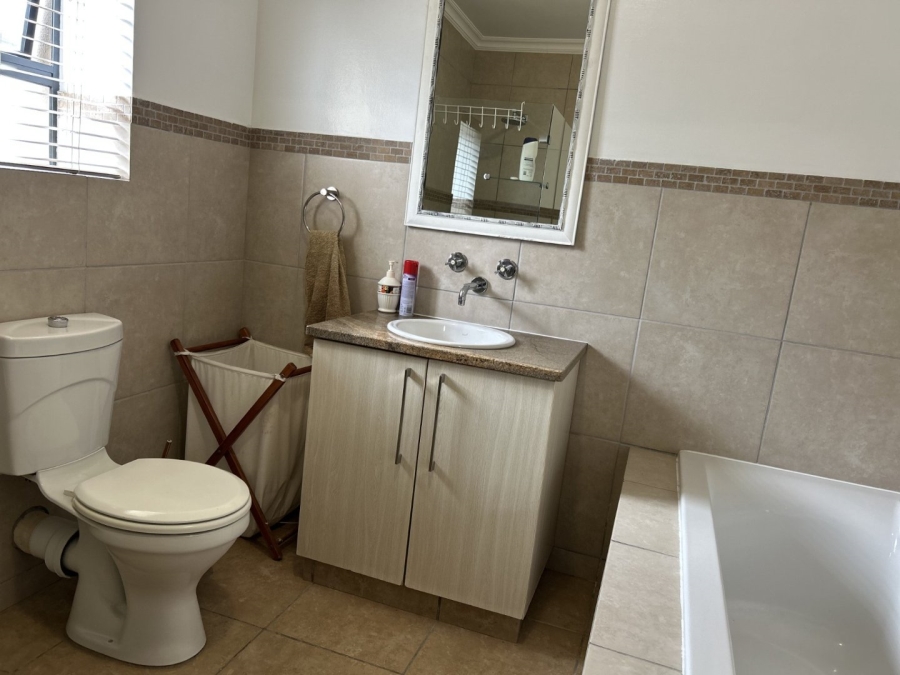 4 Bedroom Property for Sale in Blue Mountain Village Western Cape